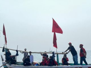Kegiatan DPC perjuangan kota pasuruan melestarikan lingkungan daerah pesisir 