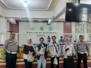 Satlantas Polres Pasuruan Bagikan Hadiah dalam rangka HUT Polantas